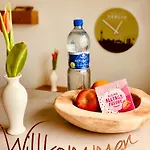 Schoene Aussichten Mitten In - Il Sole * ベルリン